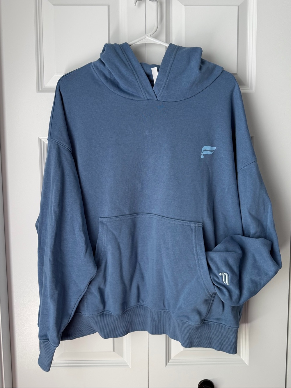 FABLETICS // CROPPED GRAPHIC HOODIE